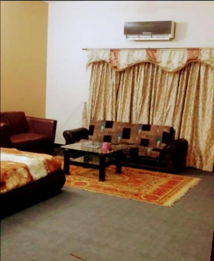 Magnum Hotel Lahore Exterior foto